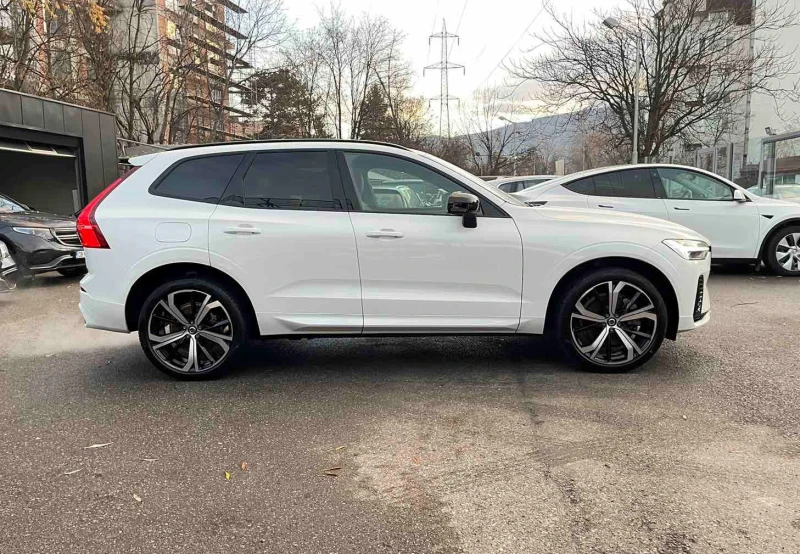 Volvo XC60 T8 AWD Plug-In Hybrid R Design, снимка 6 - Автомобили и джипове - 46857666