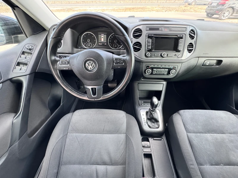 VW Tiguan 2.0 TDI 4MOTION / AVTOMAT / NAVI / PARKTRONIC , снимка 10 - Автомобили и джипове - 48883627