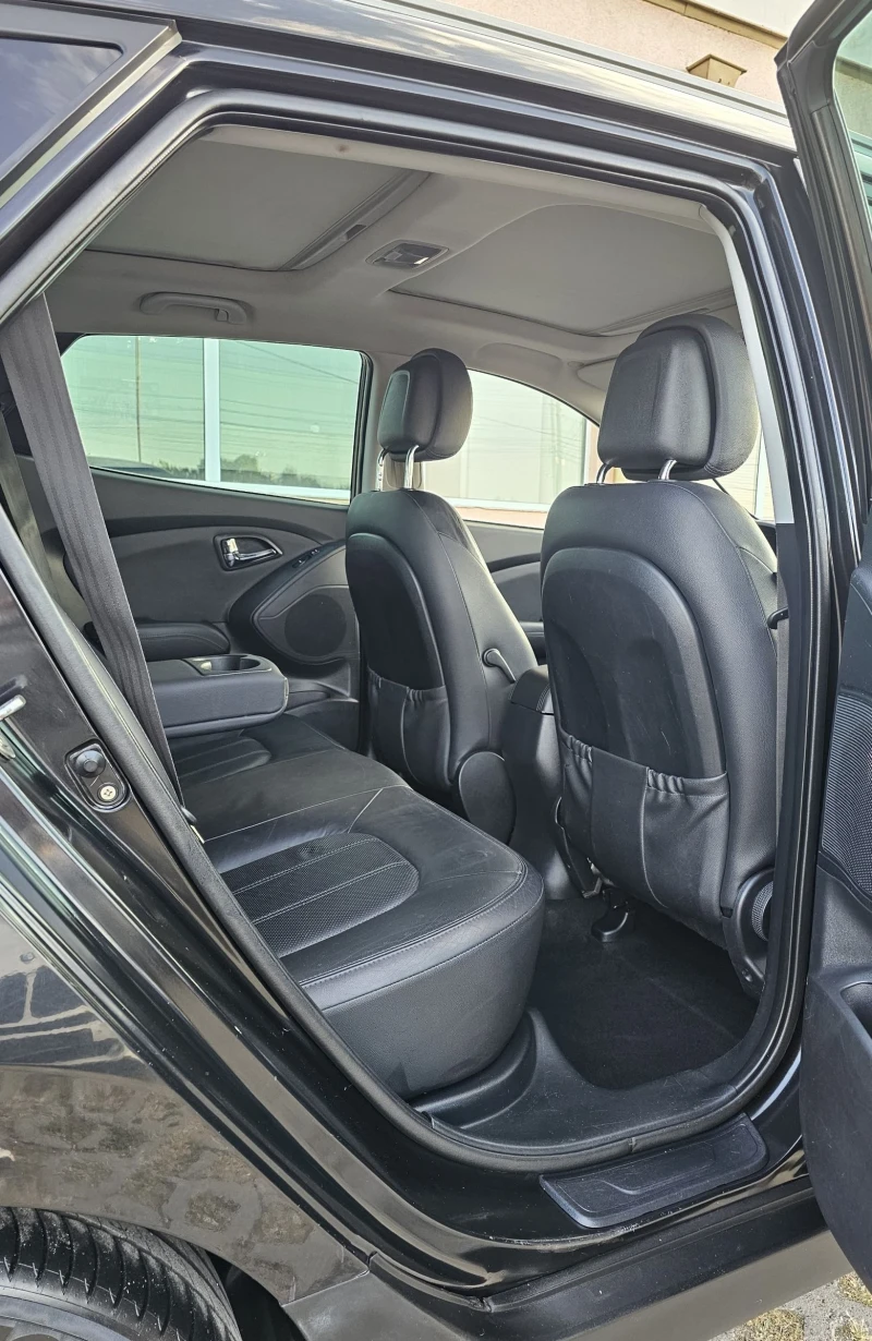 Hyundai IX35 2.0 CRDI 4WD 184к.с. Premuim KeylessGo Панорама, снимка 8 - Автомобили и джипове - 50691399