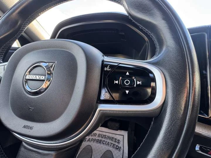 Volvo XC60 NAVI/APPLECARPLAY/PANO SUNROOF/F+ R HEATED SEATS/B, снимка 12 - Автомобили и джипове - 53595375