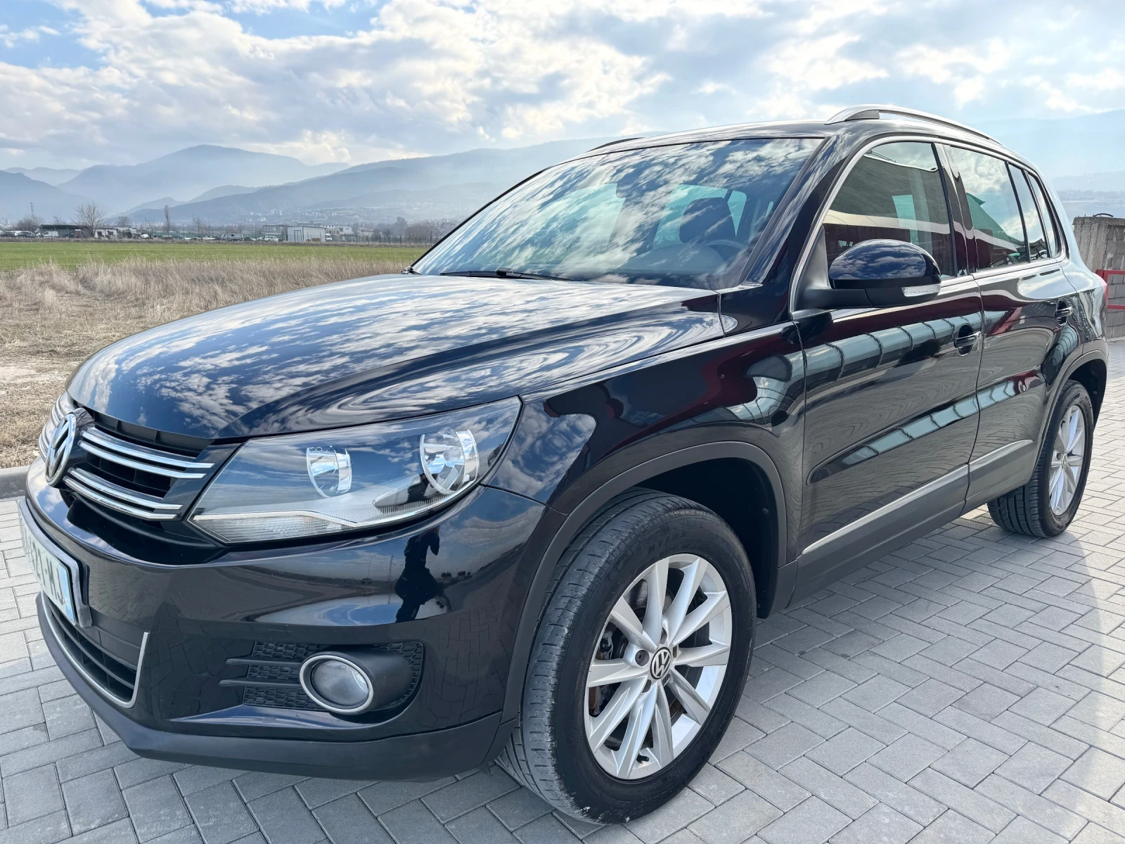 VW Tiguan 2.0 TDI 4MOTION / AVTOMAT / NAVI / PARKTRONIC  - изображение 3