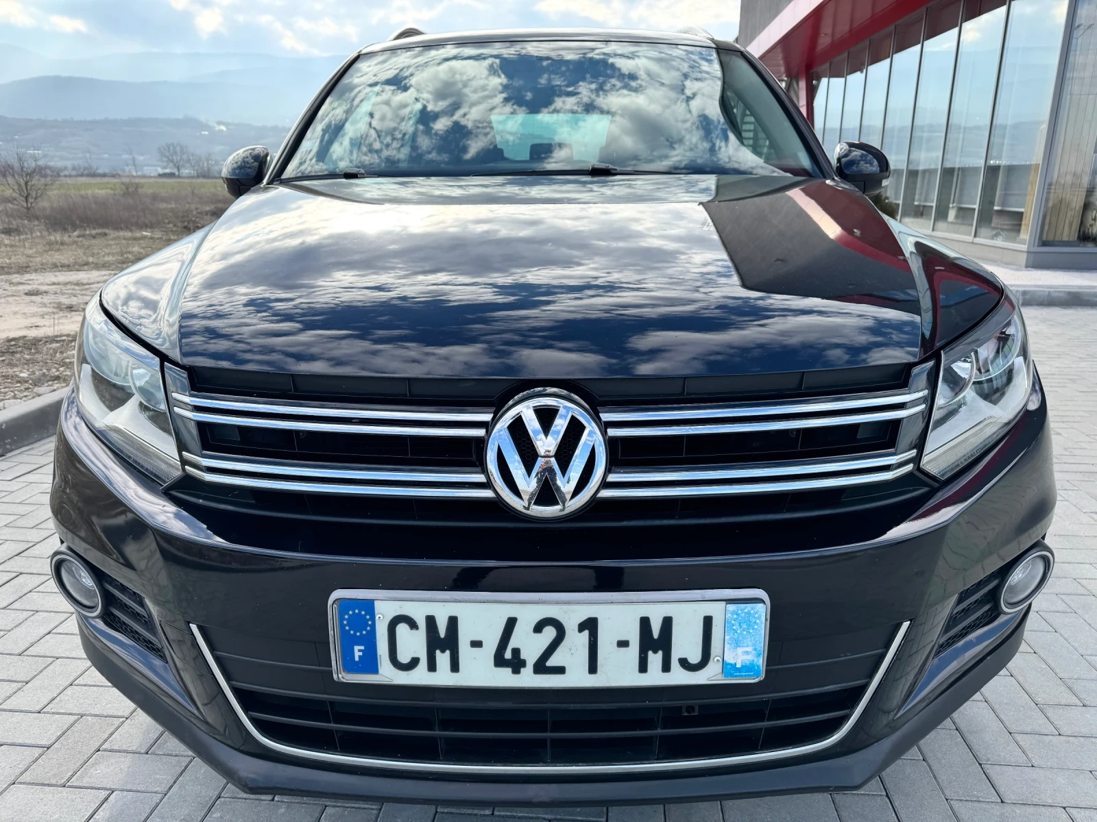 VW Tiguan 2.0 TDI 4MOTION / AVTOMAT / NAVI / PARKTRONIC  - изображение 2