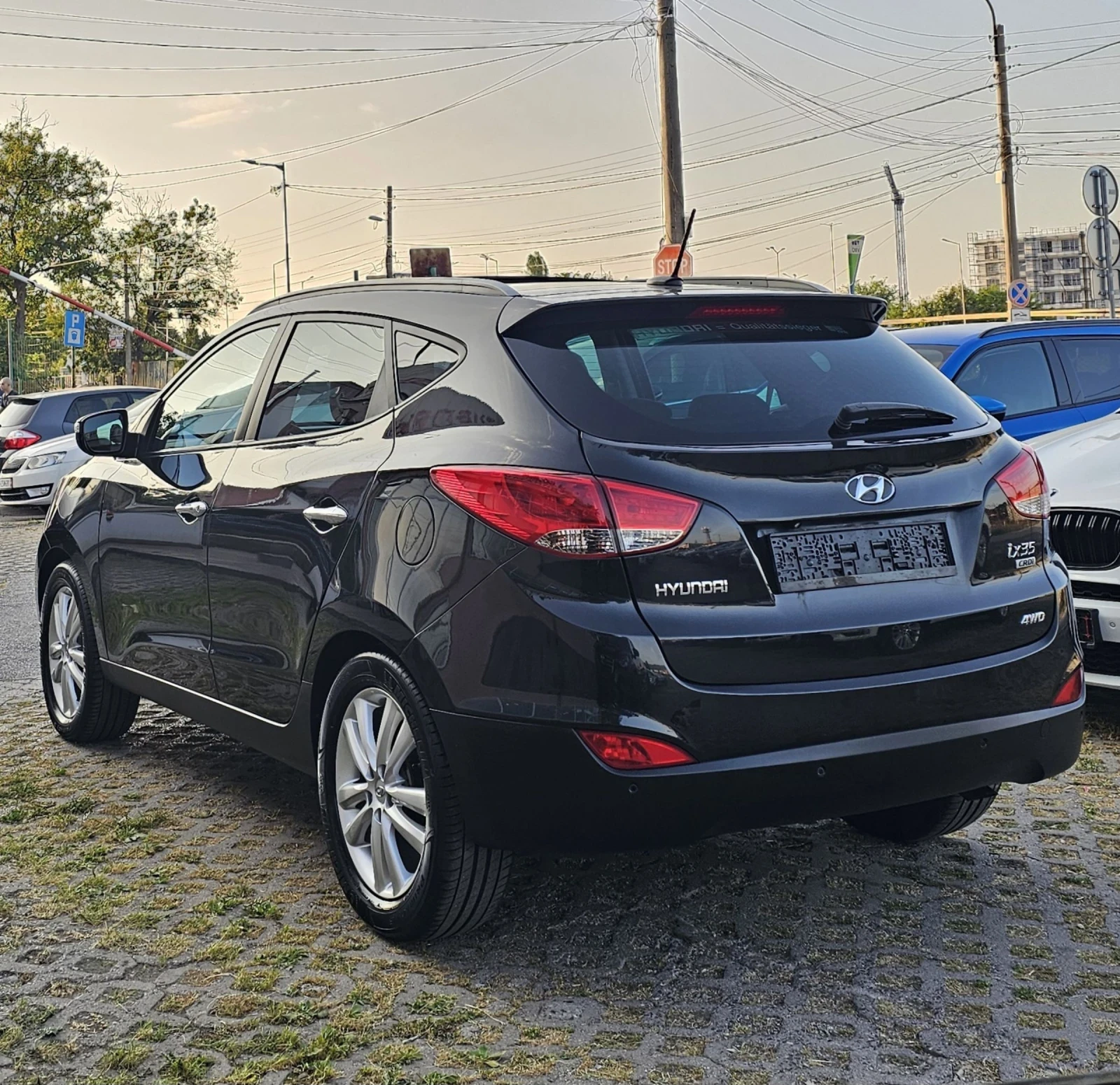 Hyundai IX35 2.0 CRDI 4WD 185к.с. Premuim KeylessGo Панорама - изображение 3