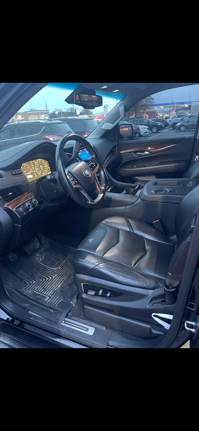 Cadillac Escalade  - изображение 2