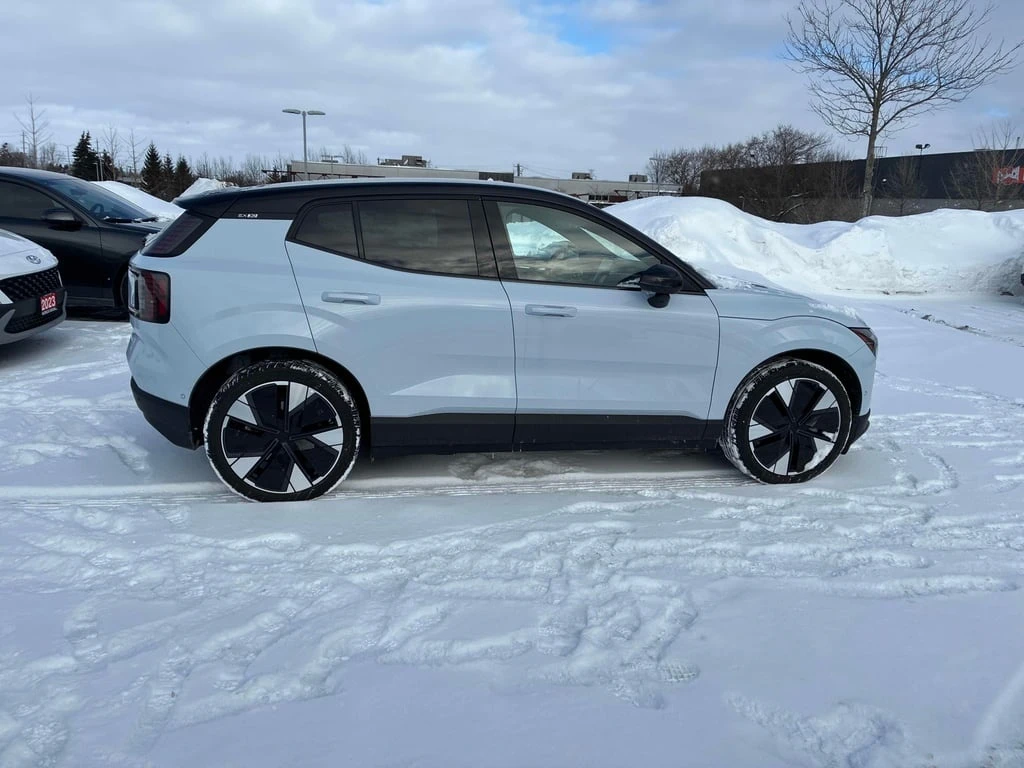 Volvo EX30 Ultra| Sunroof | Heated Seats | Keyless - изображение 3