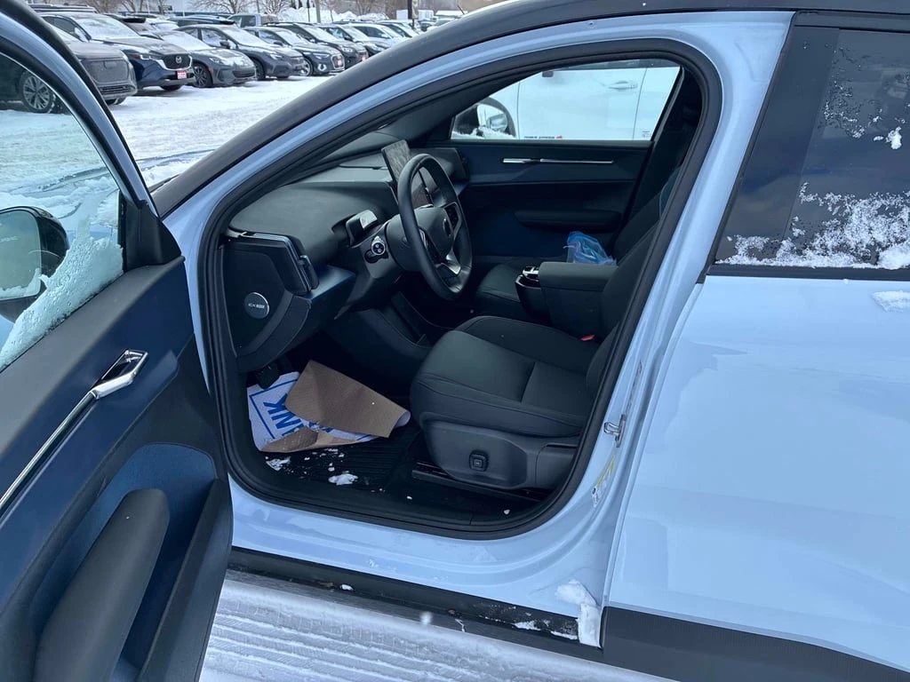Volvo EX30 Ultra| Sunroof | Heated Seats | Keyless - изображение 7