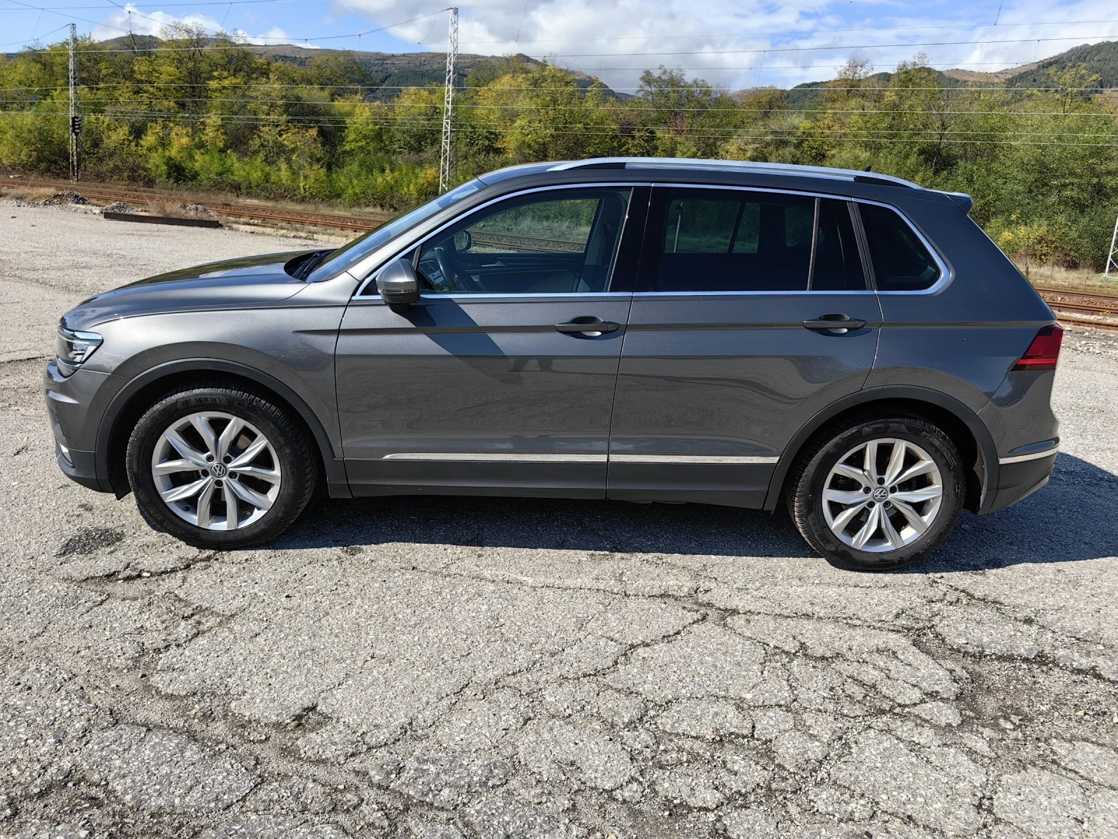 VW Tiguan Highline, full led matrix, Ambient lighting, снимка 4 - Автомобили и джипове - 54444854