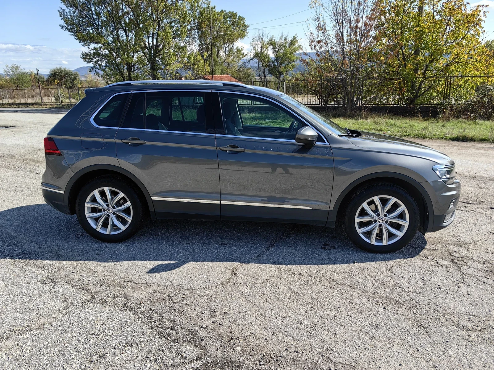 VW Tiguan Highline, full led matrix, Ambient lighting, снимка 5 - Автомобили и джипове - 54444854
