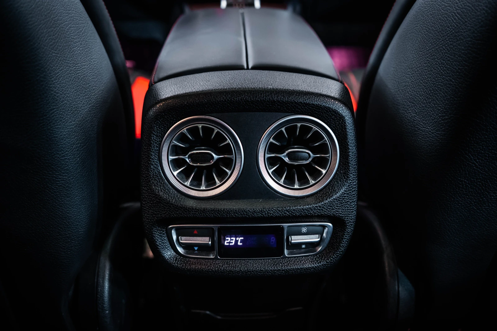 Mercedes-Benz G 63 AMG Edition 1* Carbon* Pano* Burmester, снимка 15 - Автомобили и джипове - 54503715