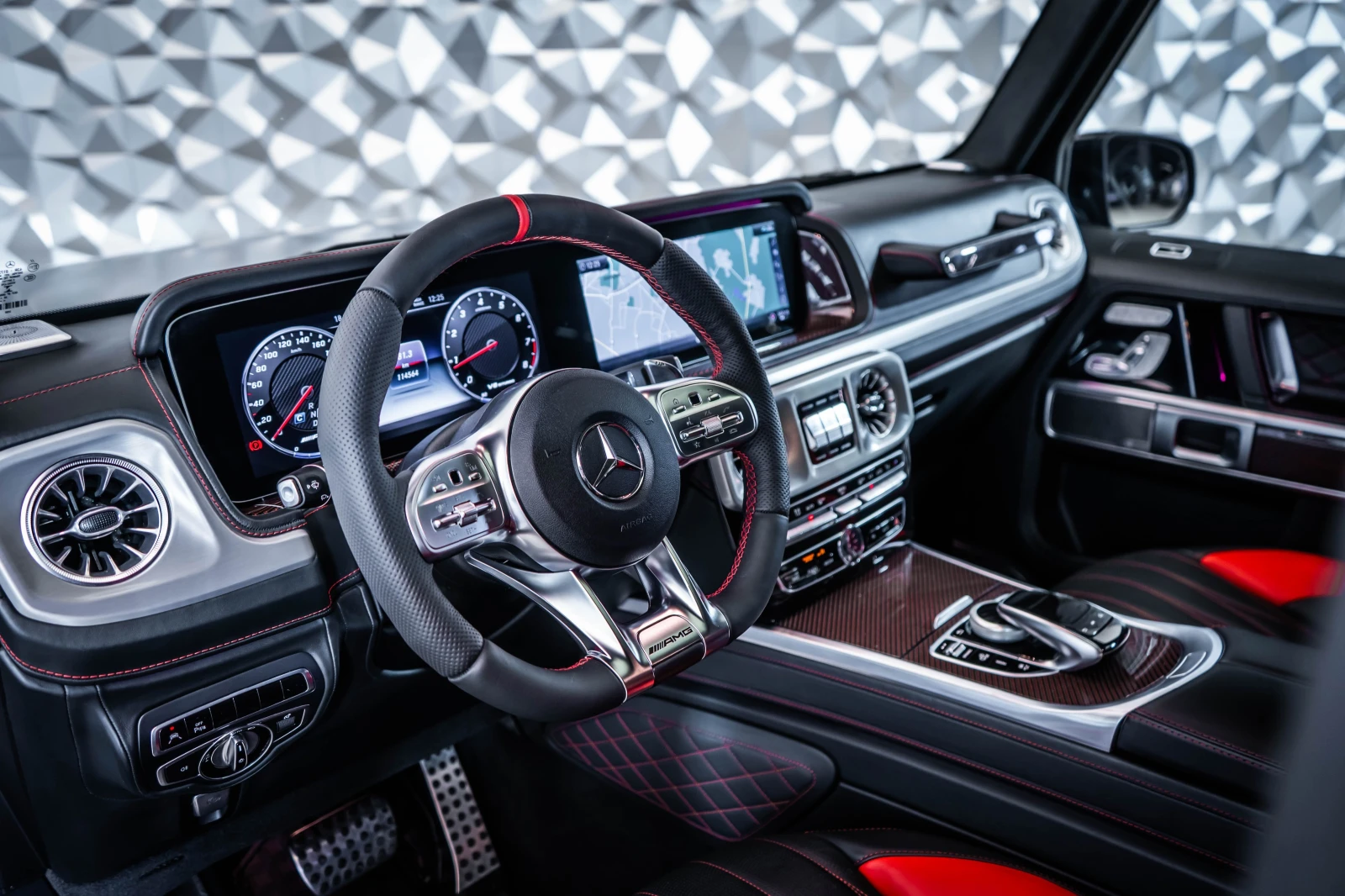 Mercedes-Benz G 63 AMG Edition 1* Carbon* Pano* Burmester, снимка 8 - Автомобили и джипове - 54503715