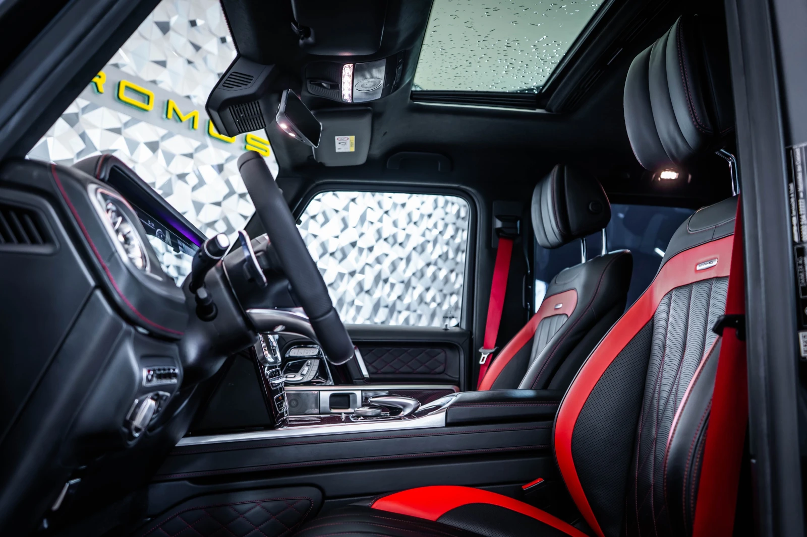 Mercedes-Benz G 63 AMG Edition 1* Carbon* Pano* Burmester, снимка 12 - Автомобили и джипове - 54503715