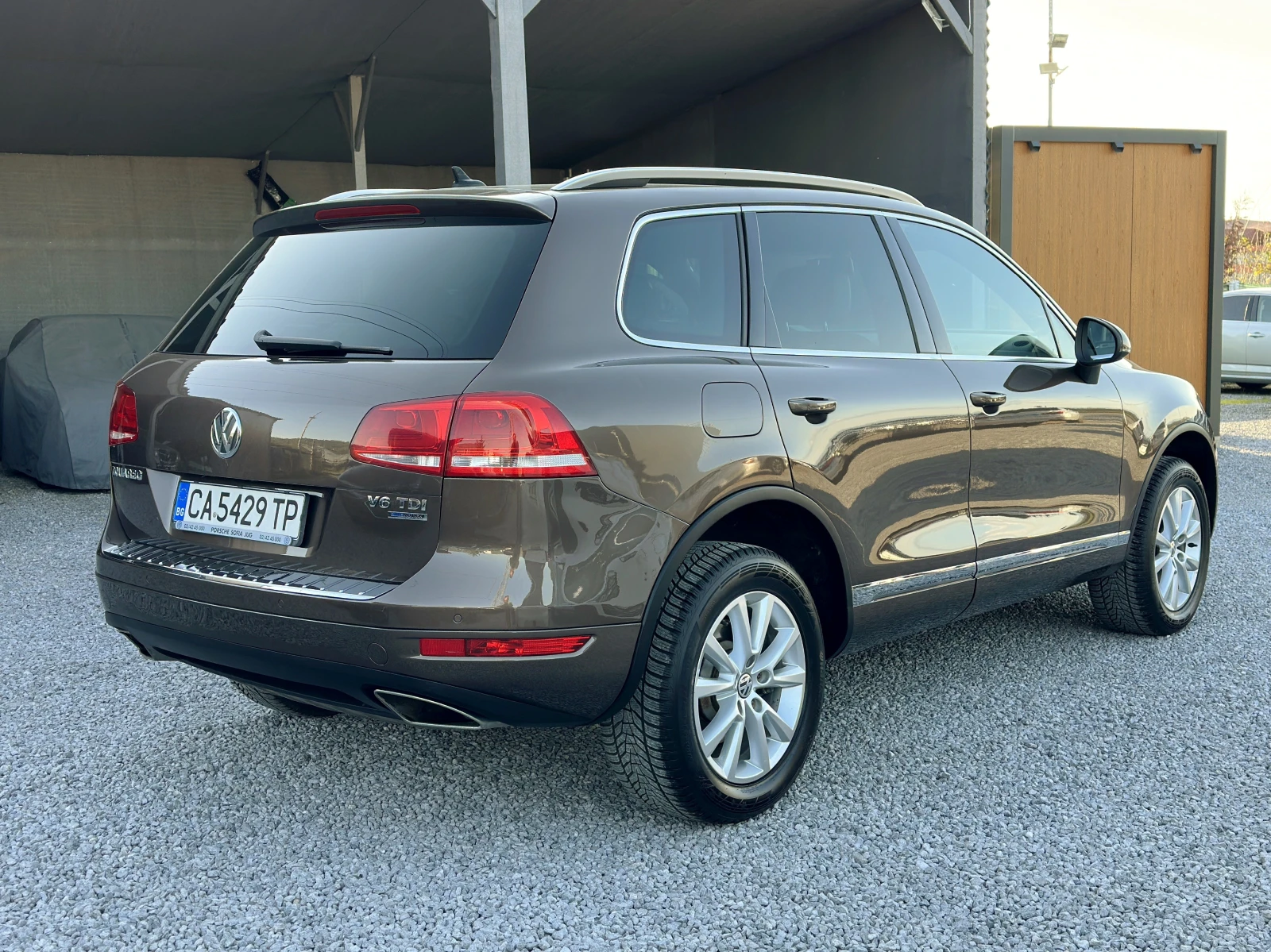 VW Touareg 3.0TDi Navi Кожа Подгрев, снимка 2 - Автомобили и джипове - 54542068