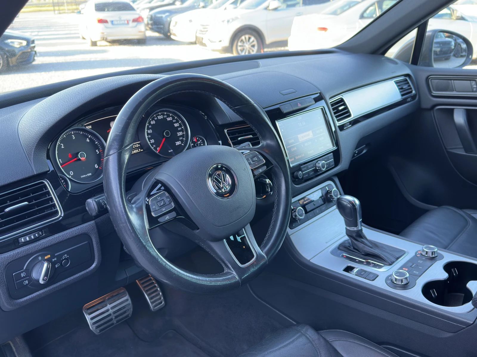 VW Touareg 3.0TDi Navi Кожа Подгрев, снимка 6 - Автомобили и джипове - 54542068