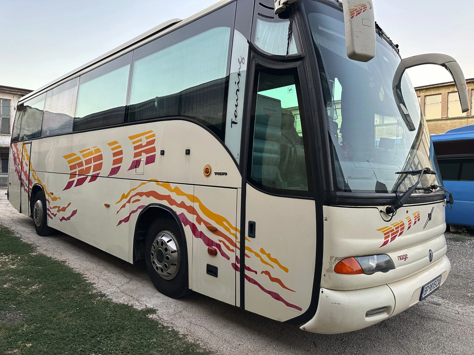 Volvo B10m (48+ 1)места