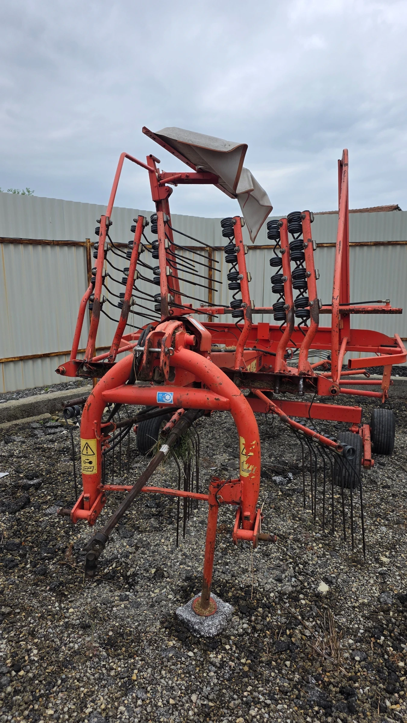 Сенообръщачка KUHN Ga4521gm, снимка 2 - Селскостопанска техника - 54878649