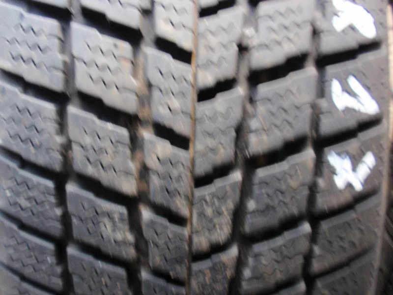 Гуми Всесезонни 235/65R17, снимка 4 - Гуми и джанти - 6288506