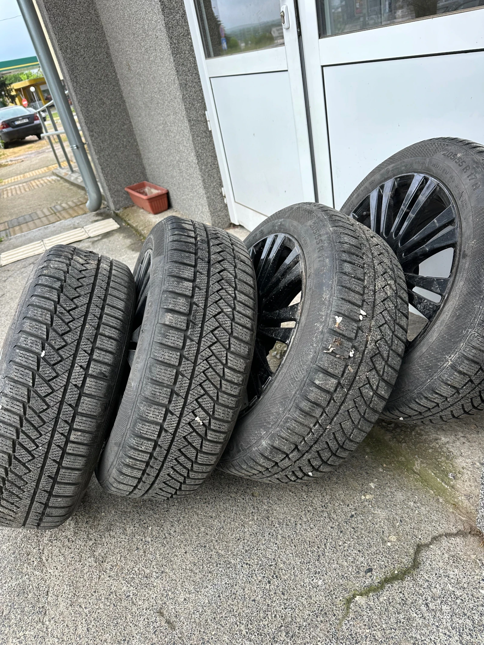 Гуми Зимни 205/55R17, снимка 3 - Гуми и джанти - 55175364