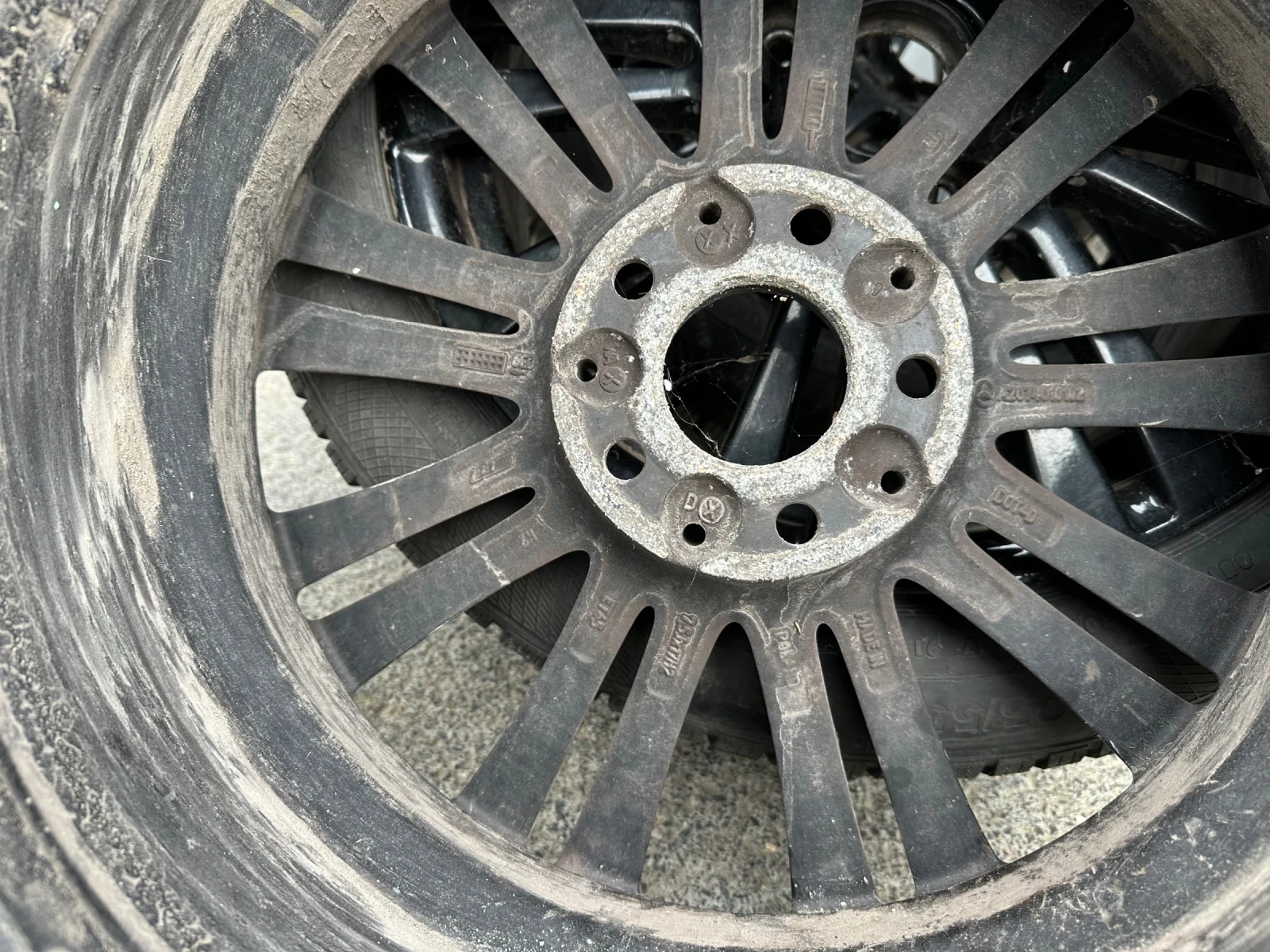 Гуми Зимни 205/55R17, снимка 4 - Гуми и джанти - 55175364