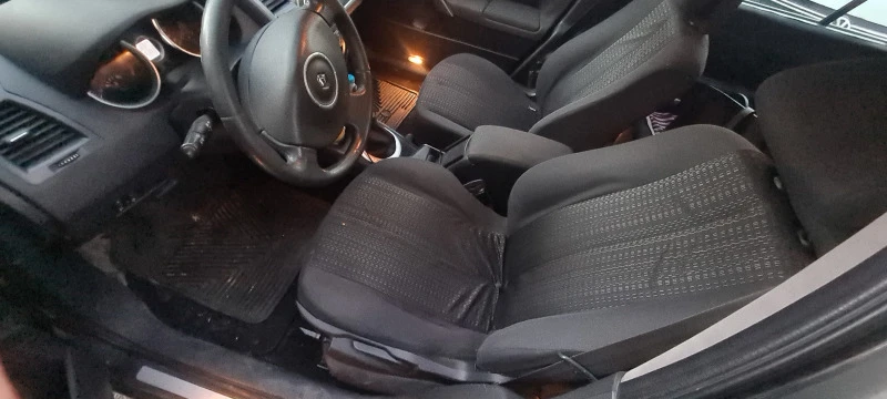 Renault Megane 1.9 dci 6 speed, снимка 9 - Автомобили и джипове - 47467889