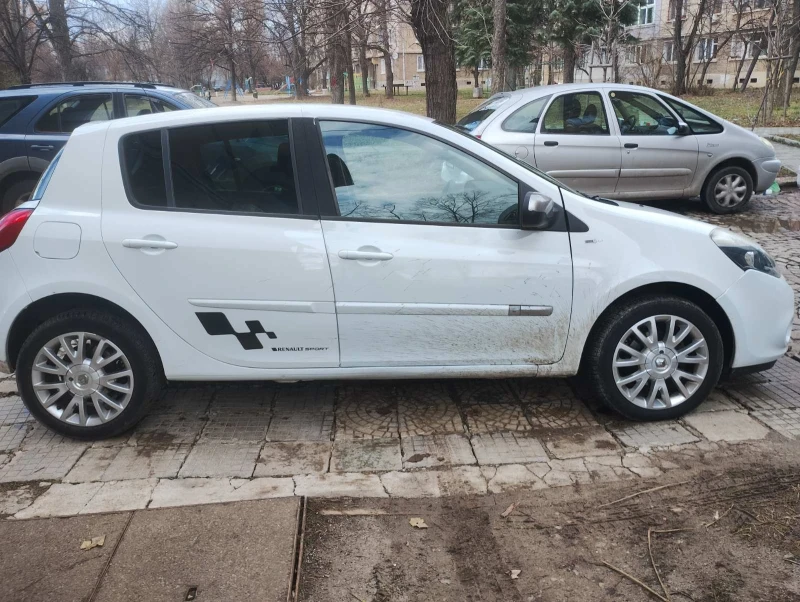 Renault Clio, снимка 4 - Автомобили и джипове - 48270582