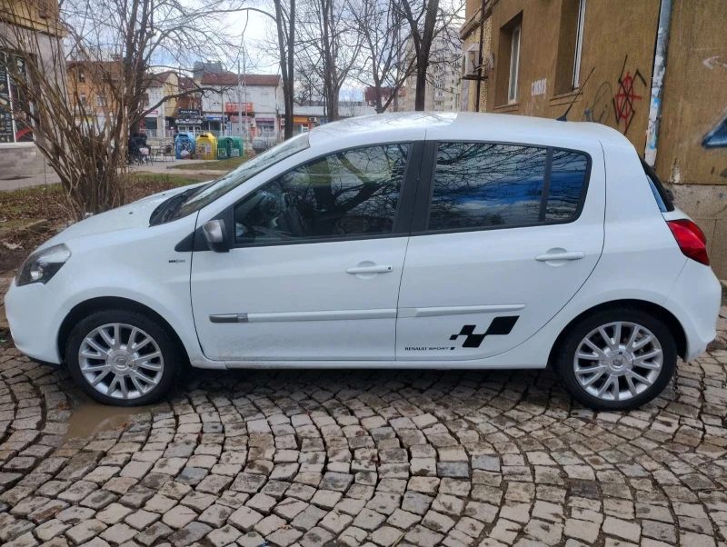 Renault Clio, снимка 3 - Автомобили и джипове - 48270582