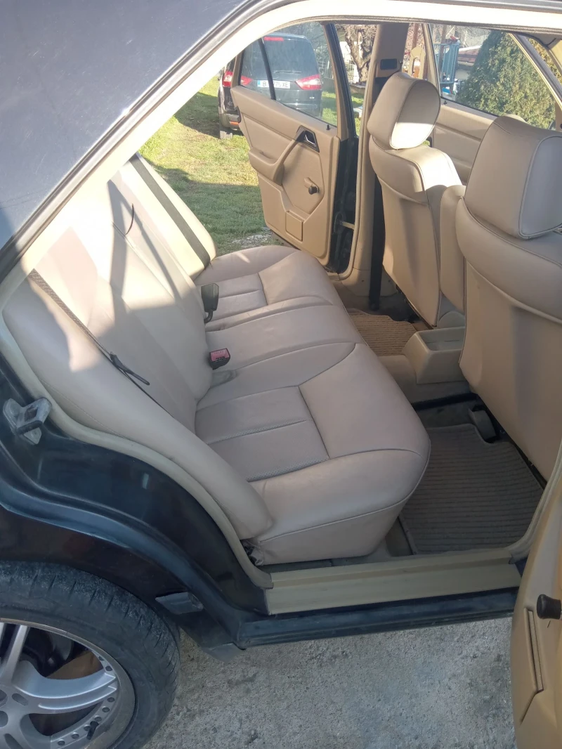 Mercedes-Benz 124 200 E, снимка 11 - Автомобили и джипове - 52908692