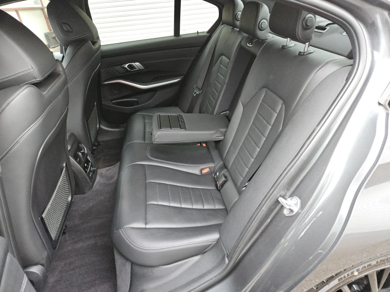 BMW 320 D/M-Sport/HeadUp/CARPLAY/NAVI/LED/БЛУТУТ/EURO6/ТОП, снимка 16 - Автомобили и джипове - 53179047