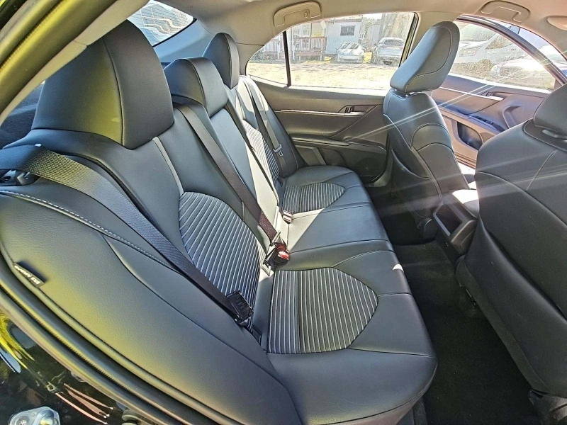 Toyota Camry SE, снимка 11 - Автомобили и джипове - 53191049