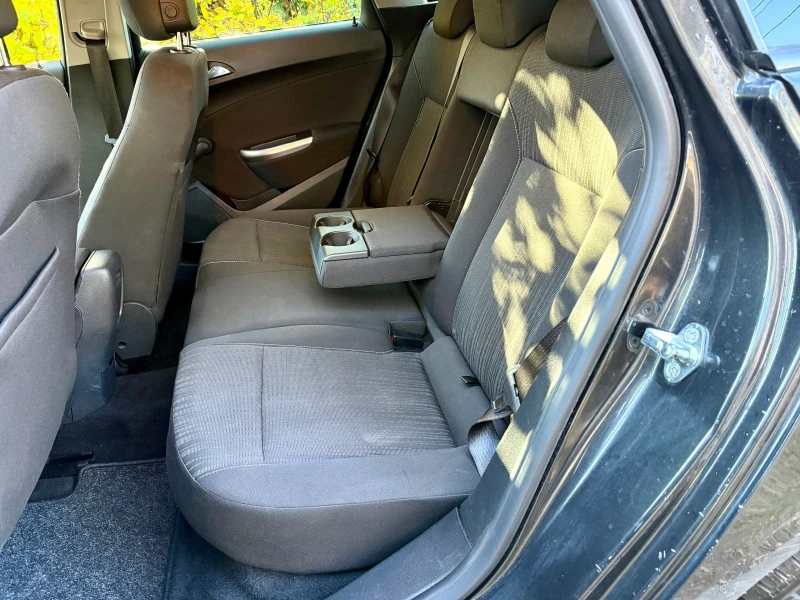 Opel Astra 1.7 CDTi 2012, снимка 10 - Автомобили и джипове - 53360456