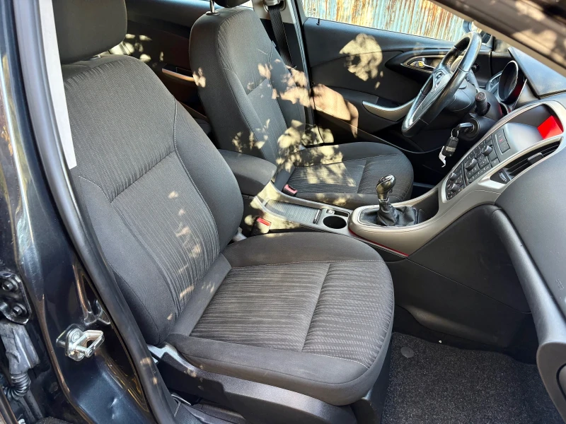 Opel Astra 1.7 CDTi 2012, снимка 12 - Автомобили и джипове - 53360456