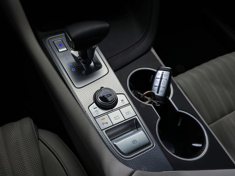 Genesis G70 2.0 Automatic, снимка 14 - Автомобили и джипове - 55598117