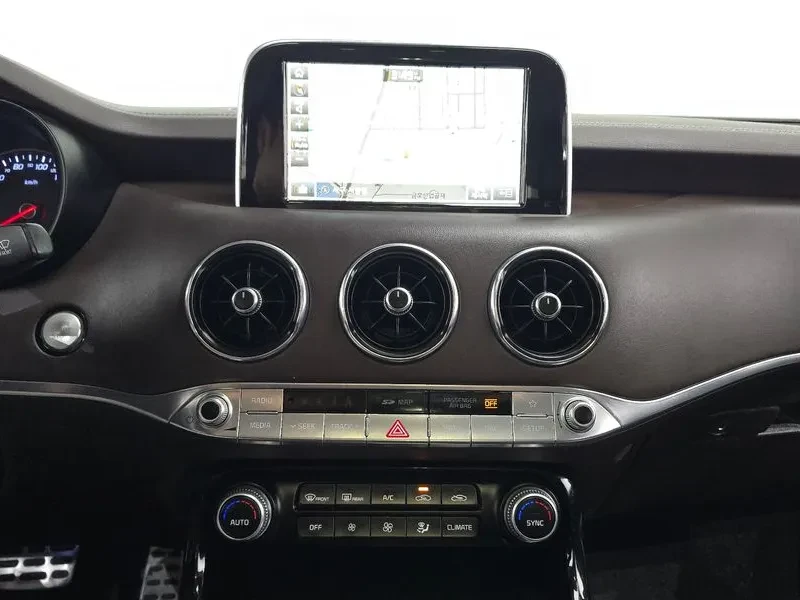 Kia Stinger 3.3 AWD GT - САМО 30% АВАНС, снимка 14 - Автомобили и джипове - 55998795