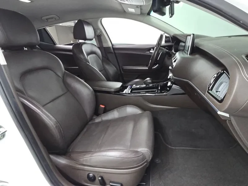 Kia Stinger 3.3 AWD GT - САМО 30% АВАНС, снимка 11 - Автомобили и джипове - 55998795