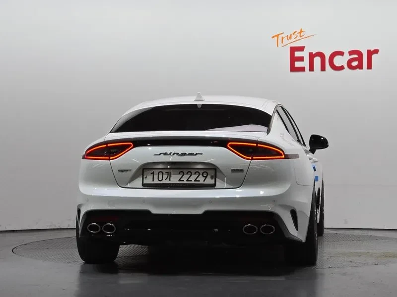 Kia Stinger 3.3 AWD GT - САМО 30% АВАНС, снимка 4 - Автомобили и джипове - 55998795