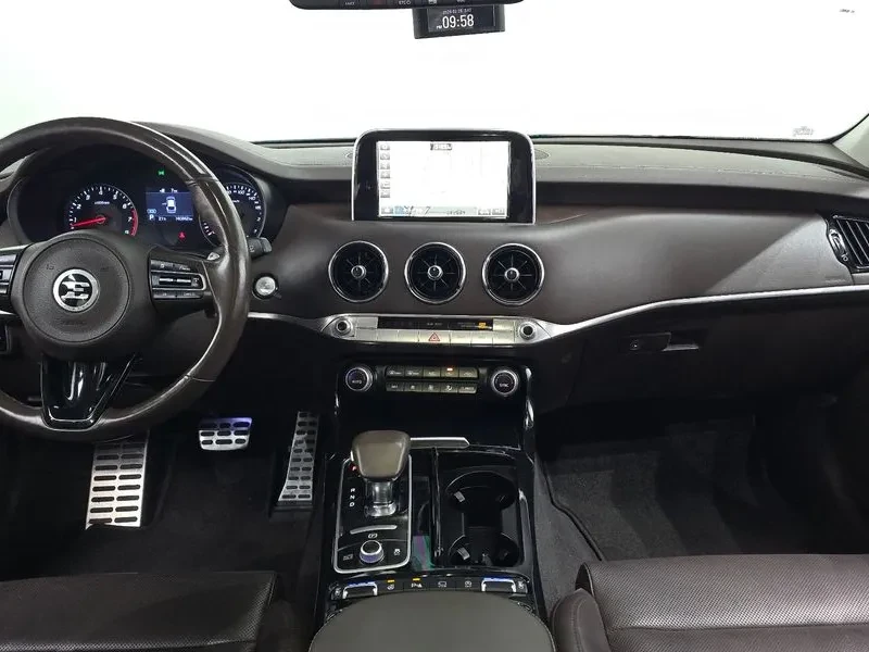 Kia Stinger 3.3 AWD GT - САМО 30% АВАНС, снимка 7 - Автомобили и джипове - 55998795