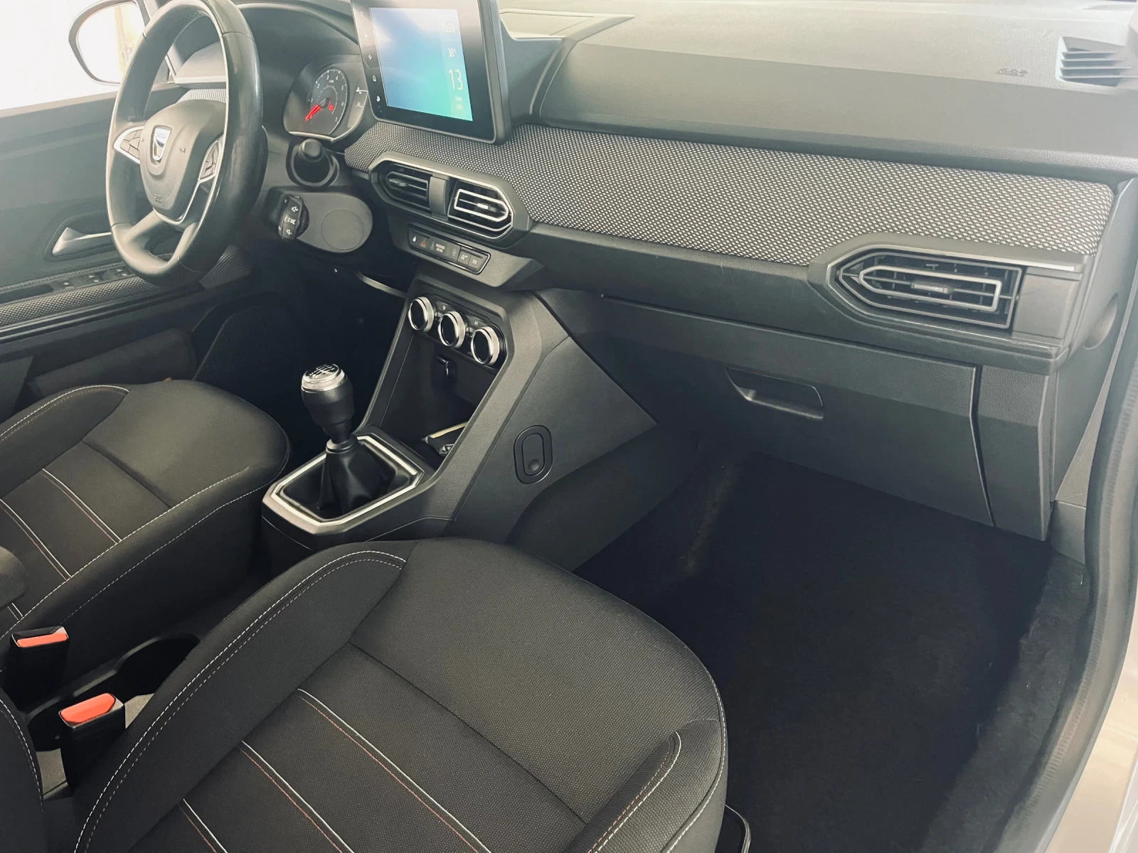 Dacia Jogger Extreme 1.0lpg, 7места, car play, key less - изображение 8