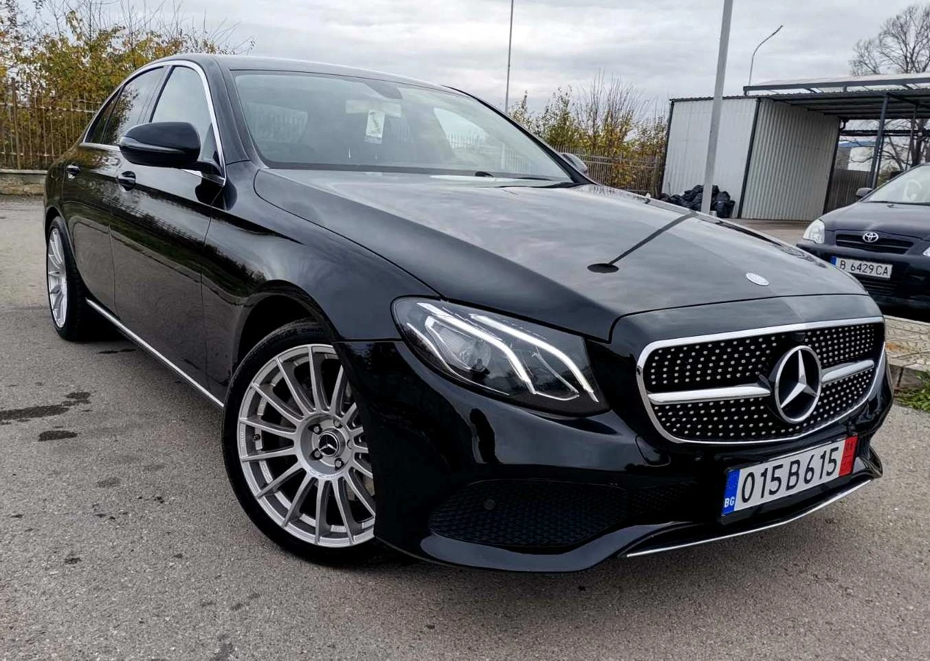Mercedes-Benz E 350 КАТО НОВ/AMG-PACK* 9G-TRONIC - изображение 3