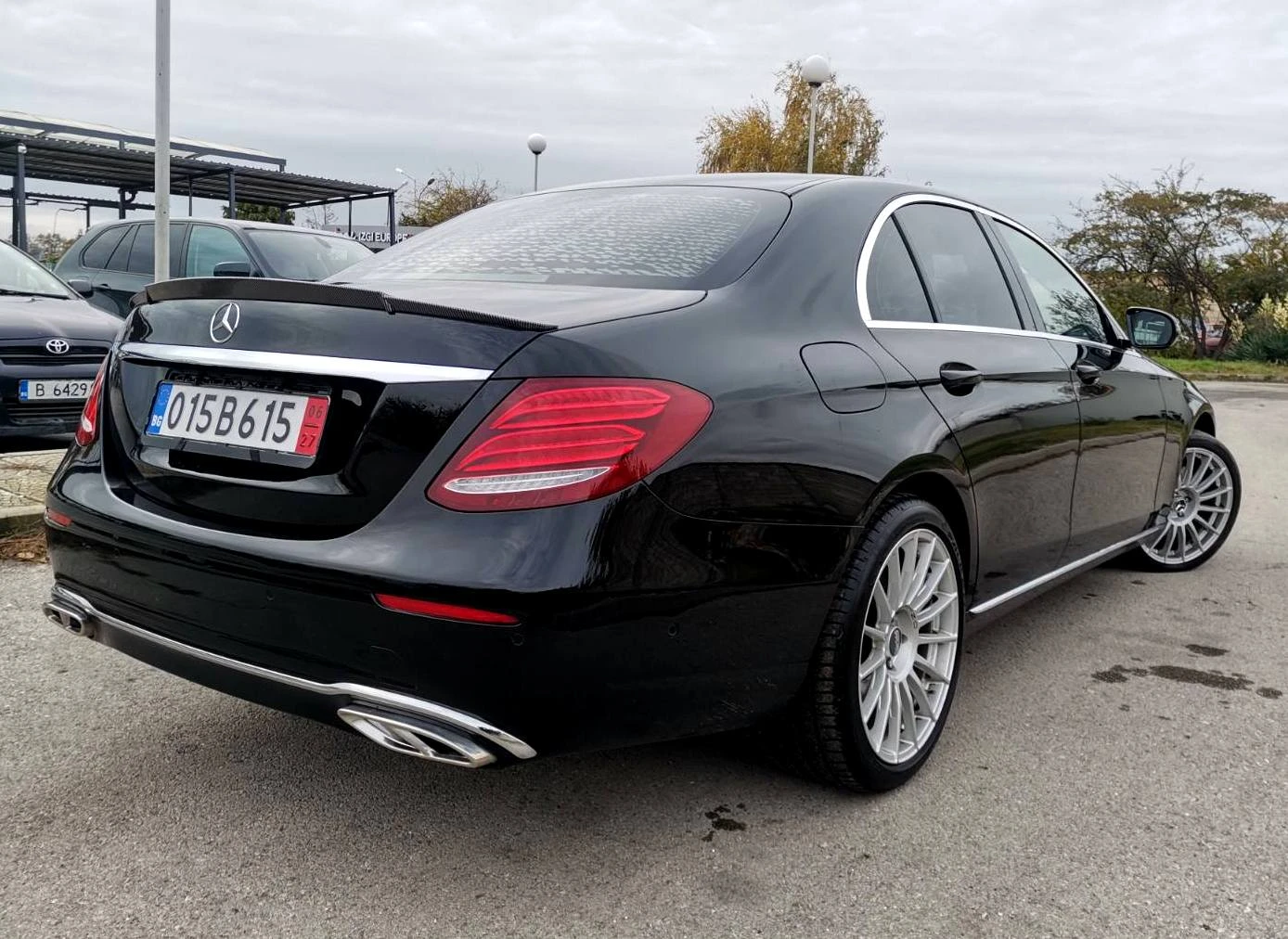 Mercedes-Benz E 350 КАТО НОВ/AMG-PACK* 9G-TRONIC - изображение 6