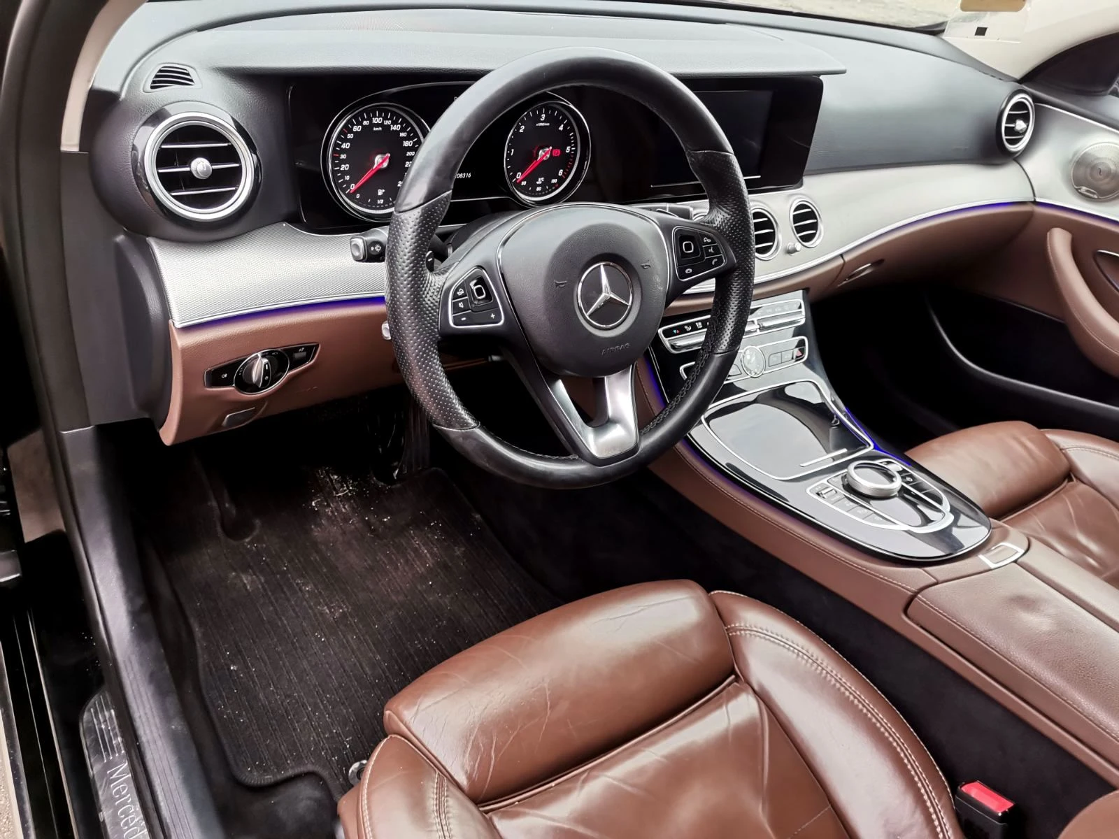 Mercedes-Benz E 350 КАТО НОВ/AMG-PACK* 9G-TRONIC - изображение 8