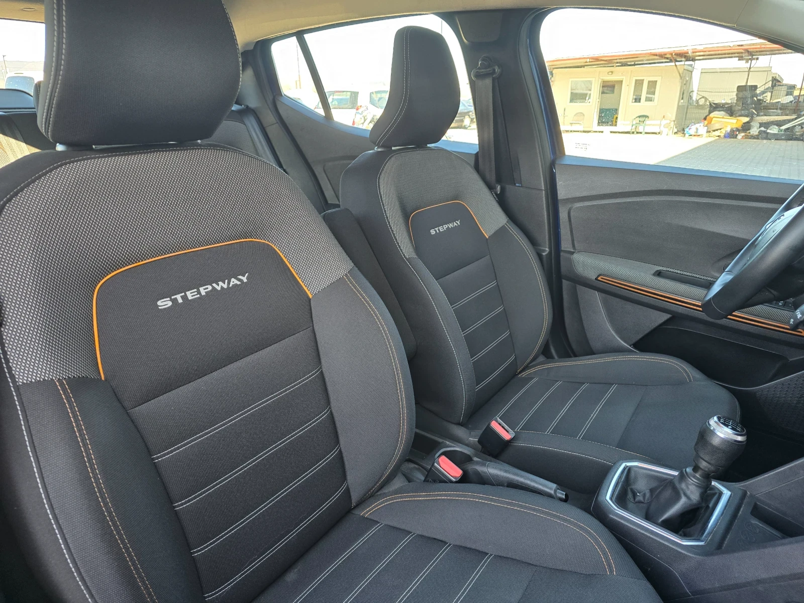 Dacia Sandero STEPWAY 1.0i 101 кс ФАБРИЧНА ГАЗ ЕВРО 6, снимка 11 - Автомобили и джипове - 53799407