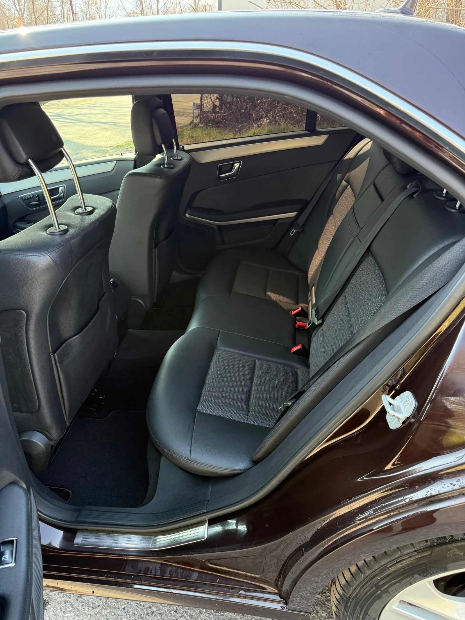 Mercedes-Benz E 250 AVANTGARDE , снимка 8 - Автомобили и джипове - 53860469