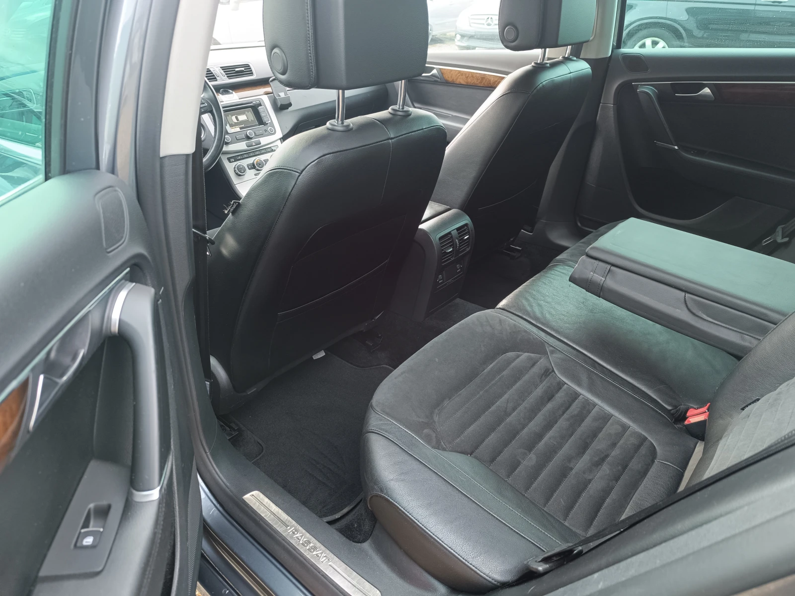 VW Passat 2.0TDI 170к.с. * HIGHLINE * Навигация * , снимка 14 - Автомобили и джипове - 53906330