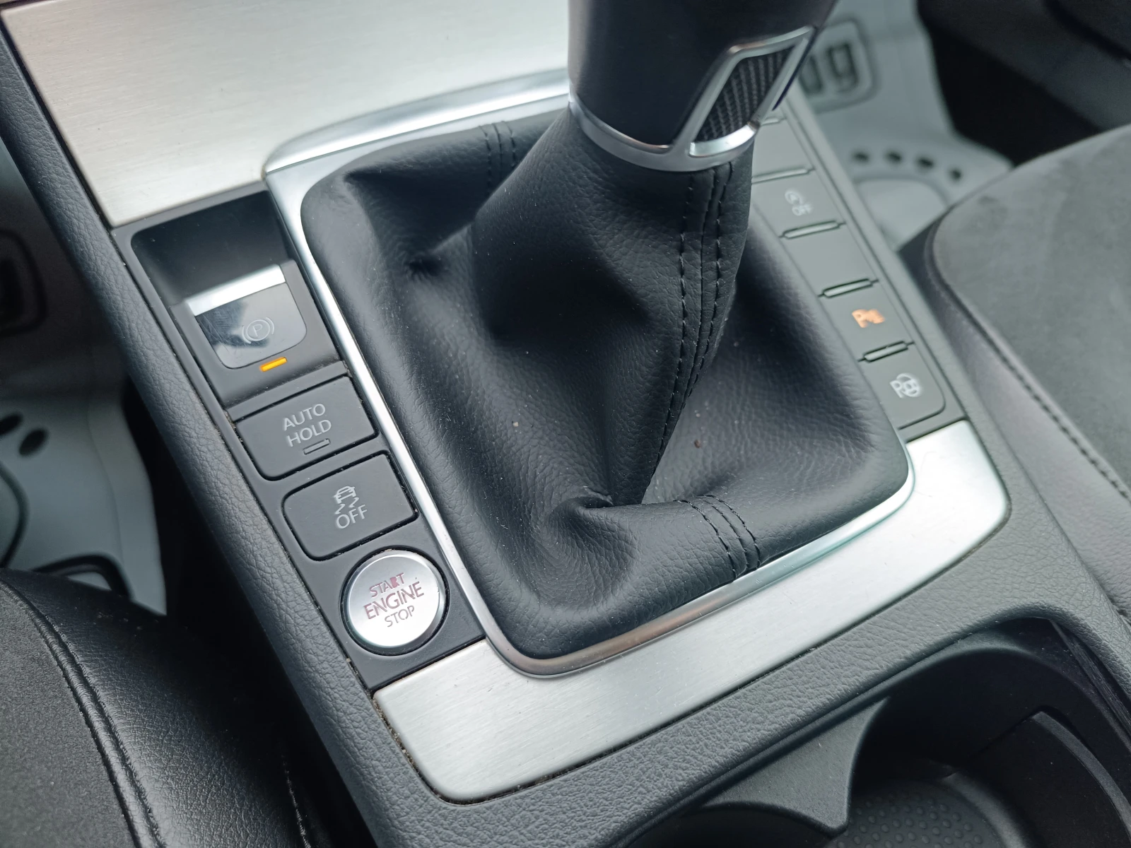 VW Passat 2.0TDI 170к.с. * HIGHLINE * Навигация * , снимка 16 - Автомобили и джипове - 53906330