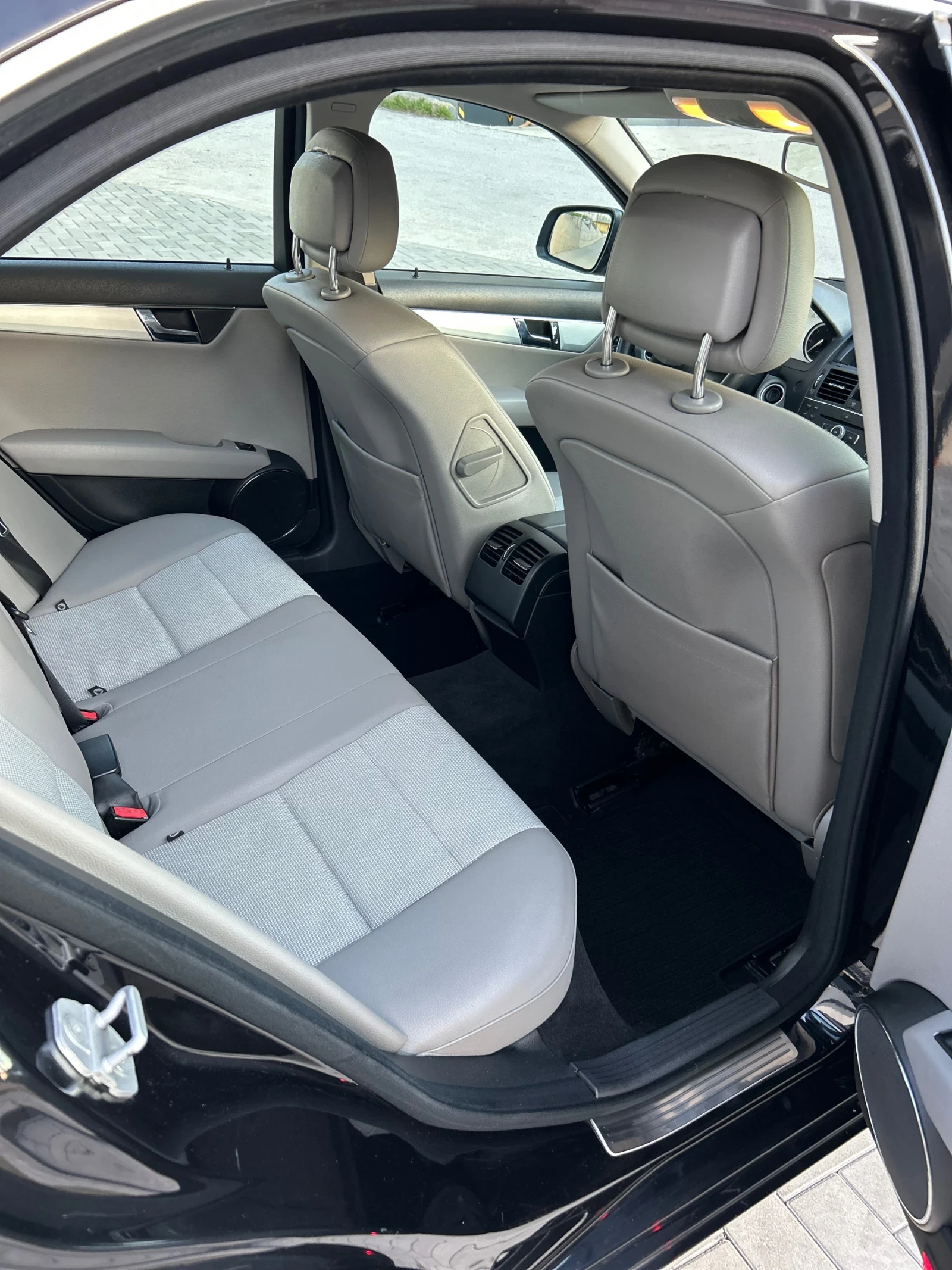 Mercedes-Benz C 220 CDI/AVANTGARDE/AUTOMAT/TOP!, снимка 12 - Автомобили и джипове - 54127909