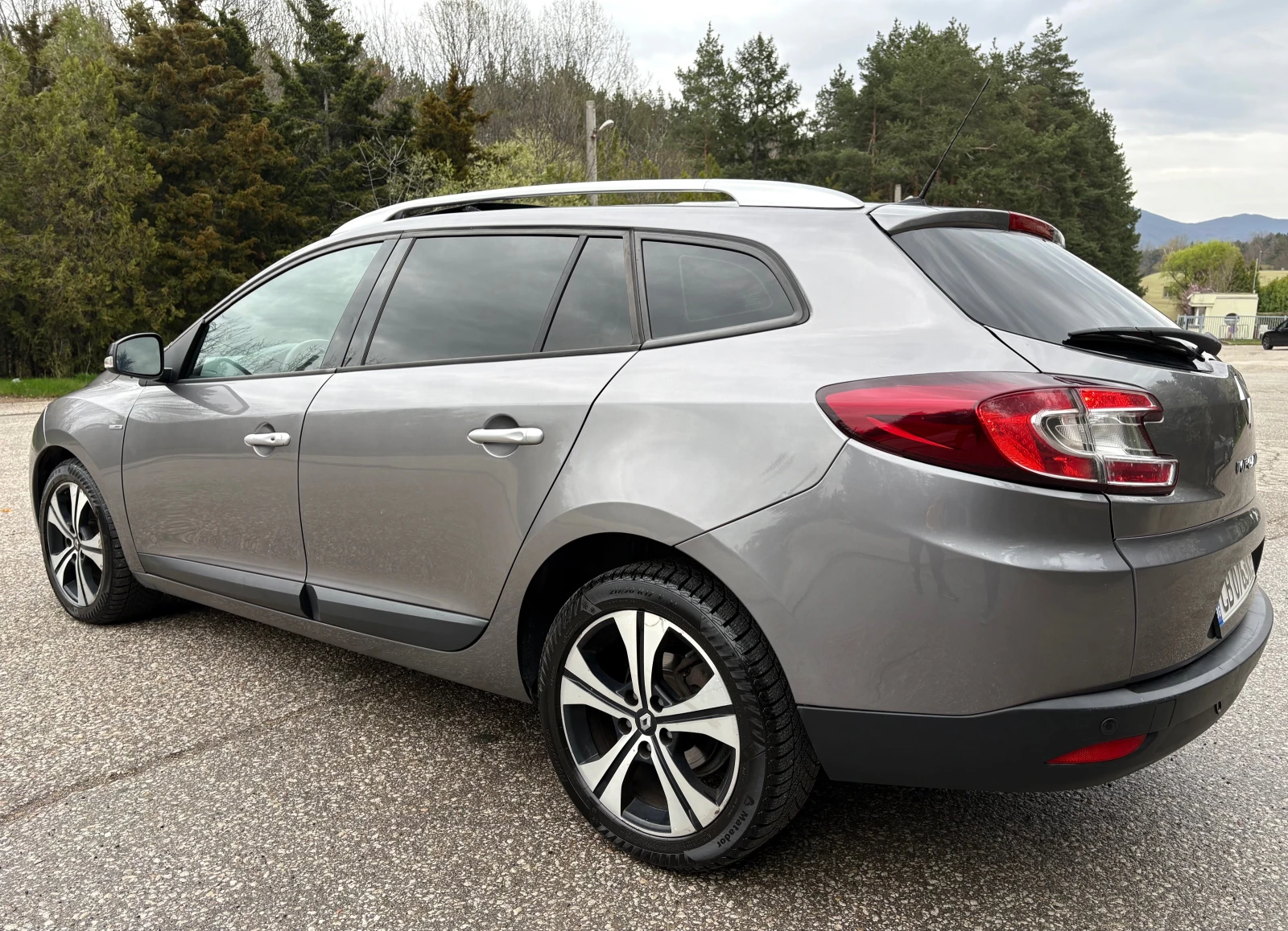 Renault Megane 1.5DCI= АВТОМАТ= BOSE= ПАНОРАМА= FULL= KEYLESS GO, снимка 3 - Автомобили и джипове - 54209005