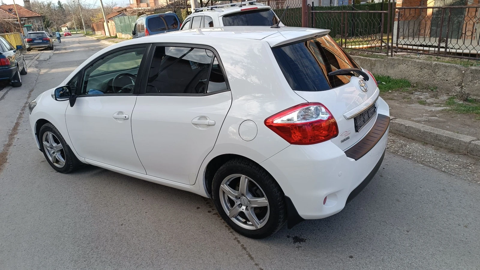 Toyota Auris 1.6-132к.с. Перфектен автомобил , снимка 6 - Автомобили и джипове - 54337314