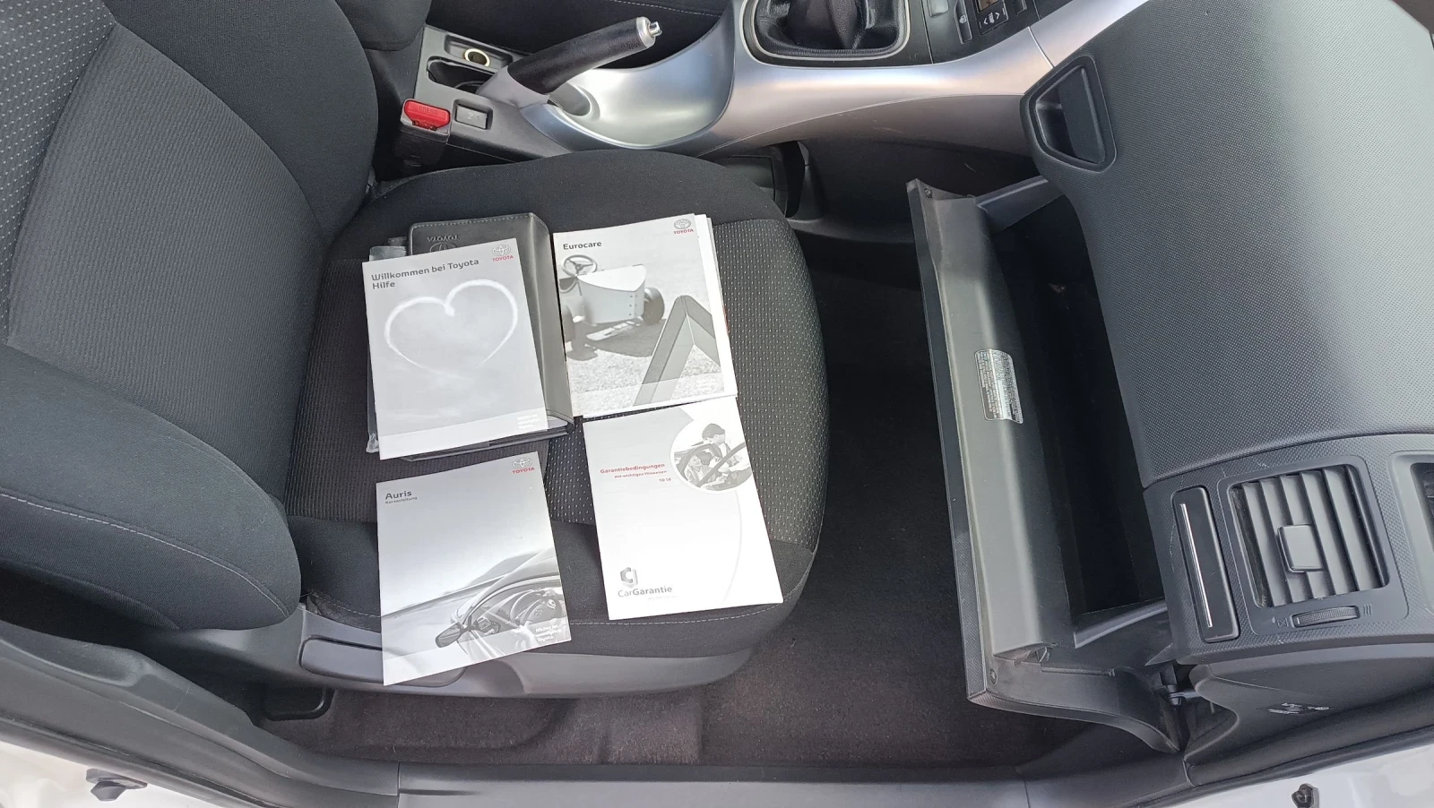 Toyota Auris 1.6-132к.с. Перфектен автомобил , снимка 17 - Автомобили и джипове - 54337314