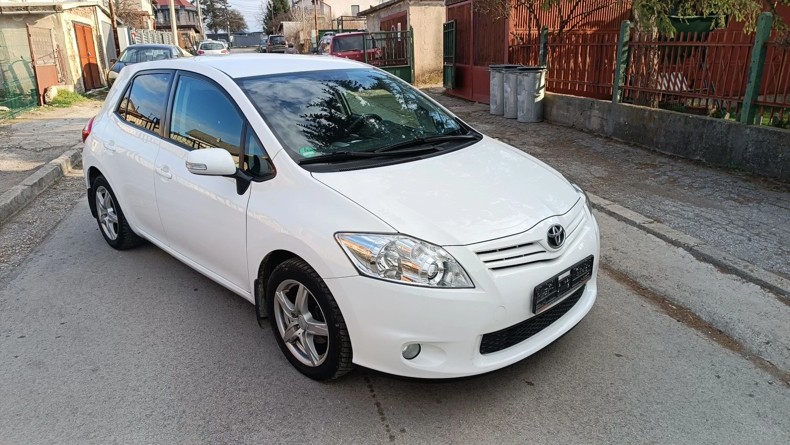 Toyota Auris 1.6-132к.с. Перфектен автомобил , снимка 3 - Автомобили и джипове - 54337314