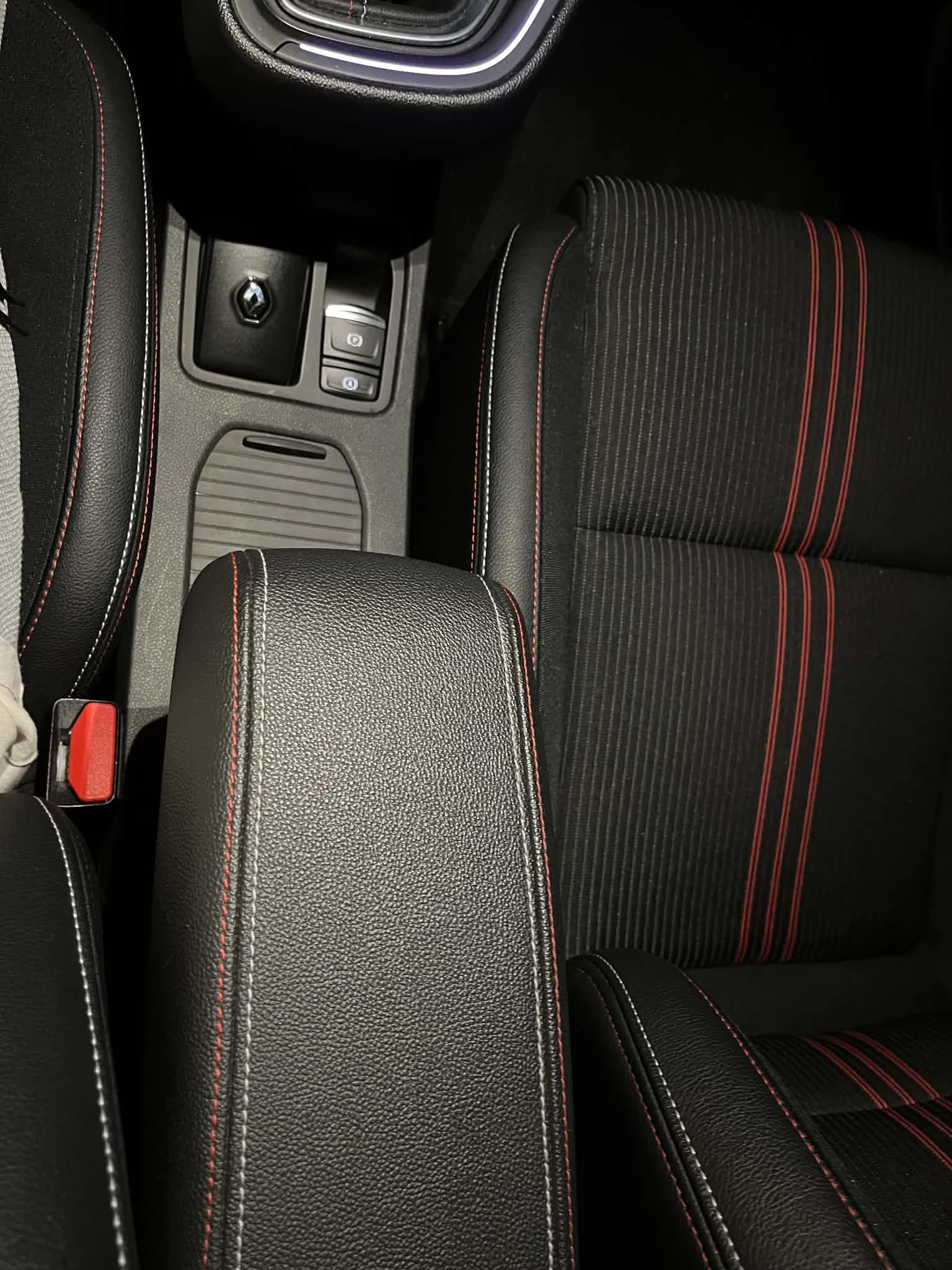 Renault Clio R.S Line 1.0Tce, снимка 8 - Автомобили и джипове - 55014883