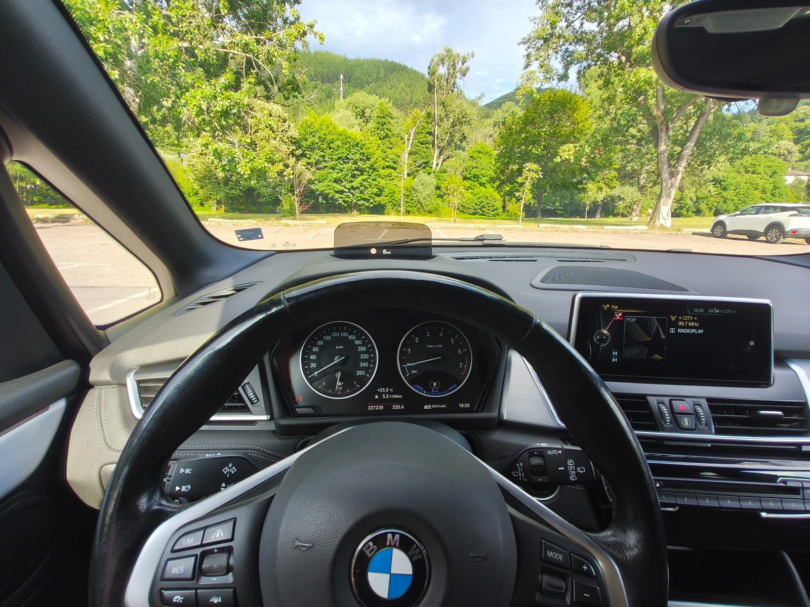BMW 225 Luxury sport, снимка 11 - Автомобили и джипове - 55204168